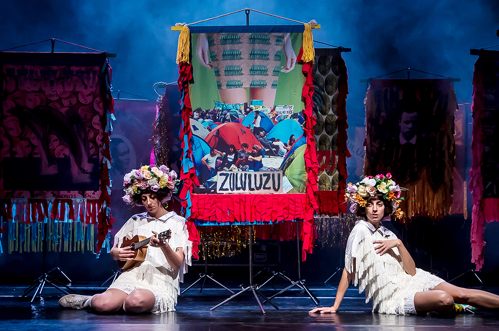 Zululuzu, Teatro Praga